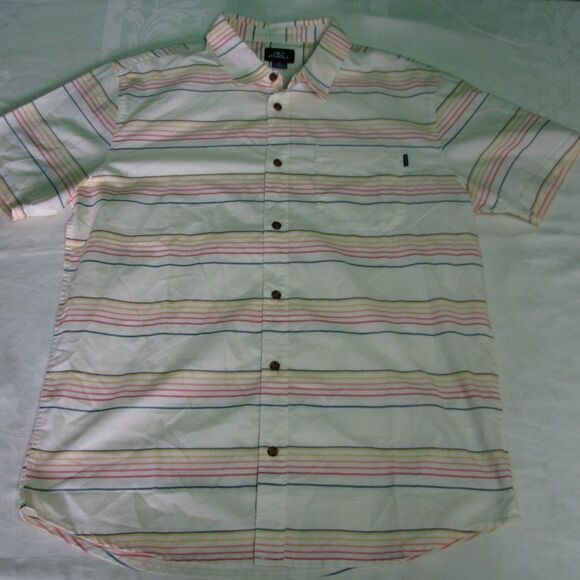 NWOT O'Neill Short-Sleeve Button-Down Shirt - Picture 2 of 7